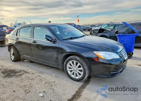 2013 Chrysler 200 Touring z USA, uszkodzony, nr VIN 1C3CCBBB7DN585722